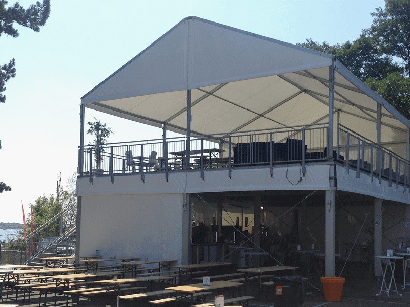 Carpa de dos pisos para eventos deportivos