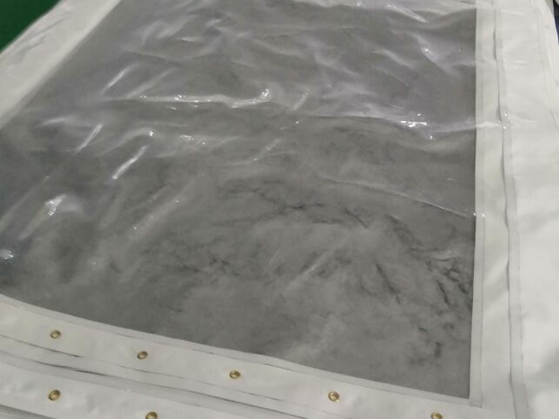 Какие характеристики должны быть обеспечены при проектировании и использовании ткани ПВХ