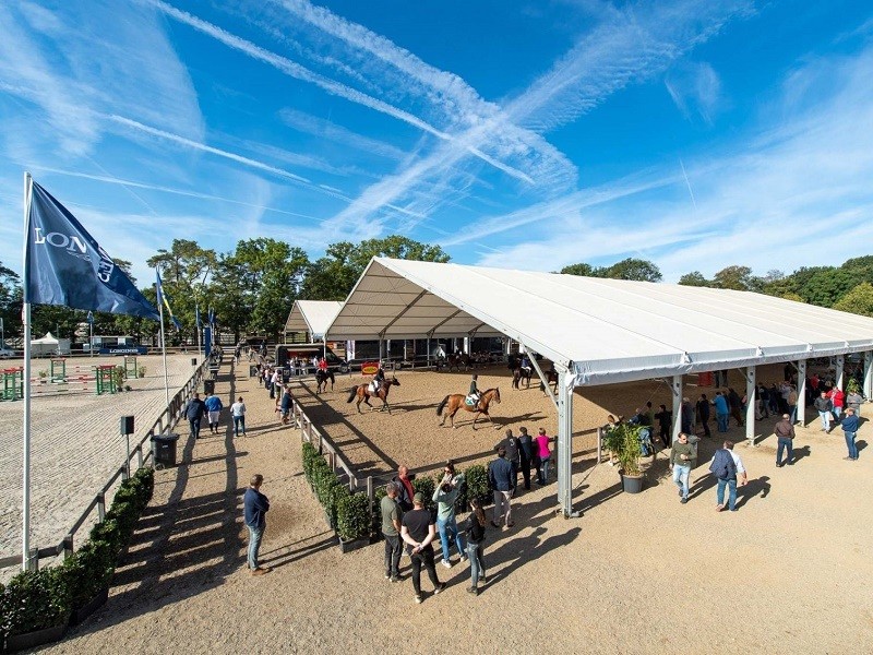 Nouvelle tente de sport ---- Tente équestre