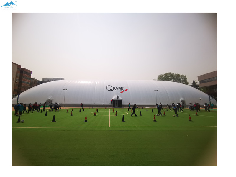 Надувной купол спорткомплекса