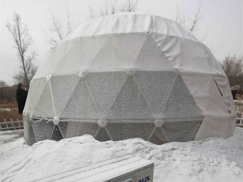 美しく実用的なドームテント