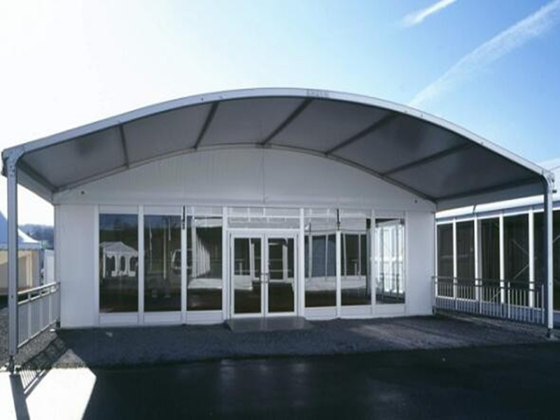 より透明なカーブテント