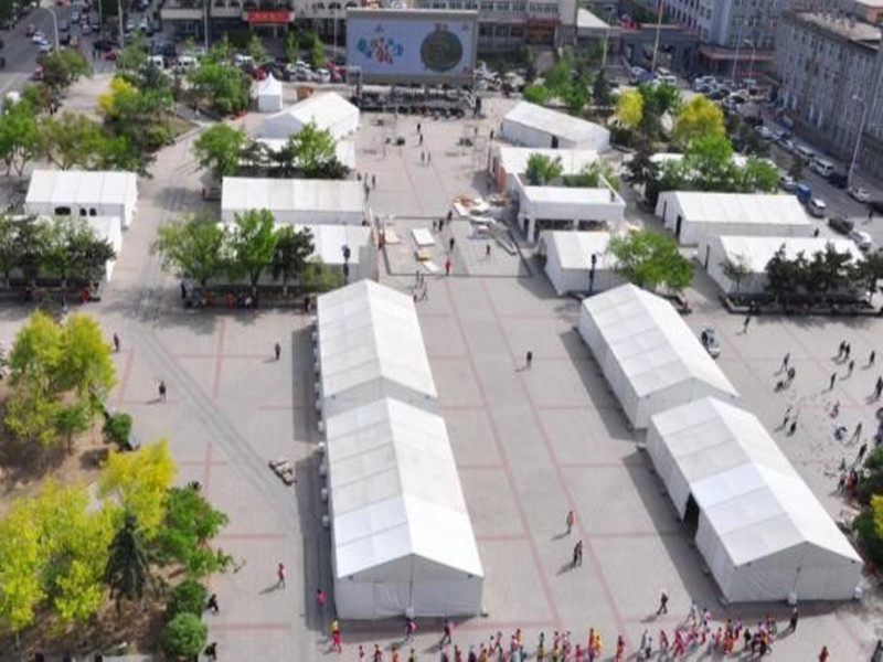 La différence entre la tente d'aluminium et de construction classique