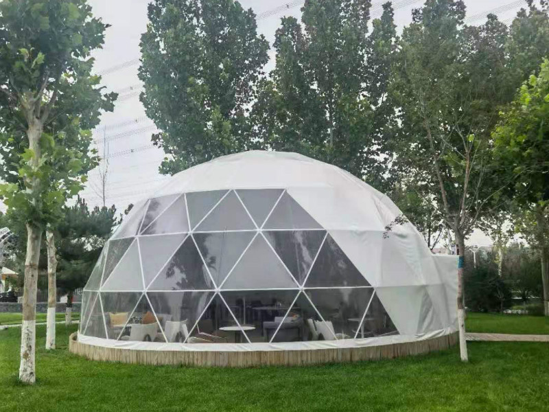 Outdoor dinning tent