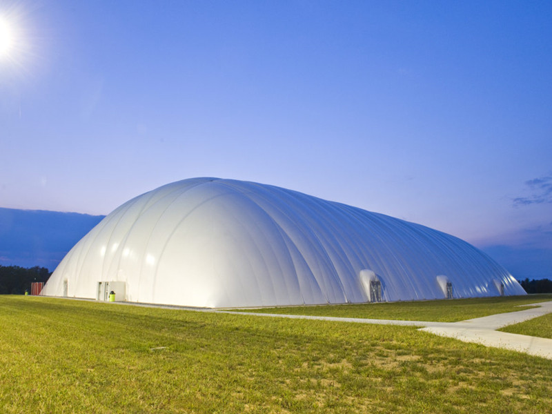 Как следует поддерживать и управлять воздушным куполом?