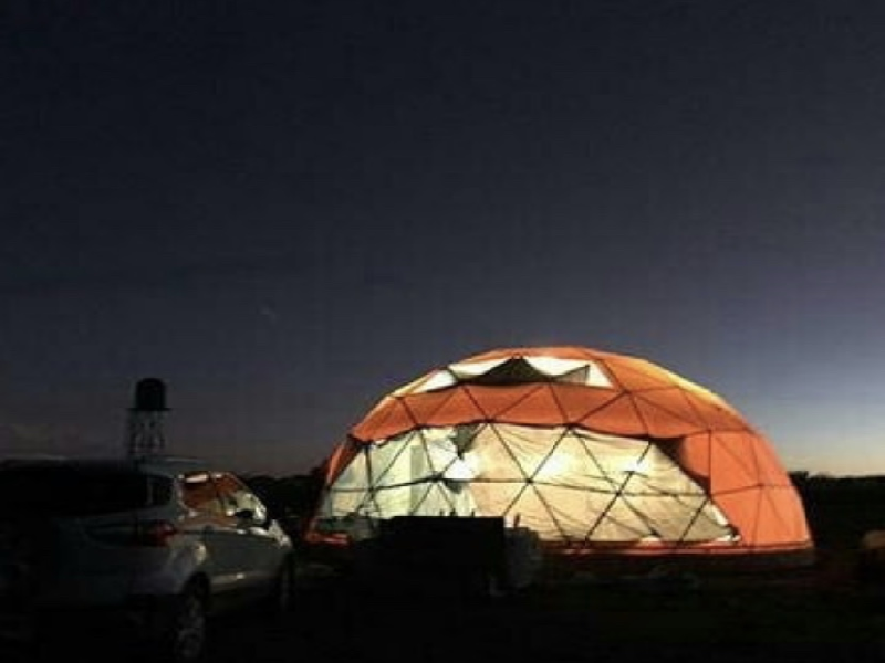 Tente sphérique unique pour l'hébergement en plein air