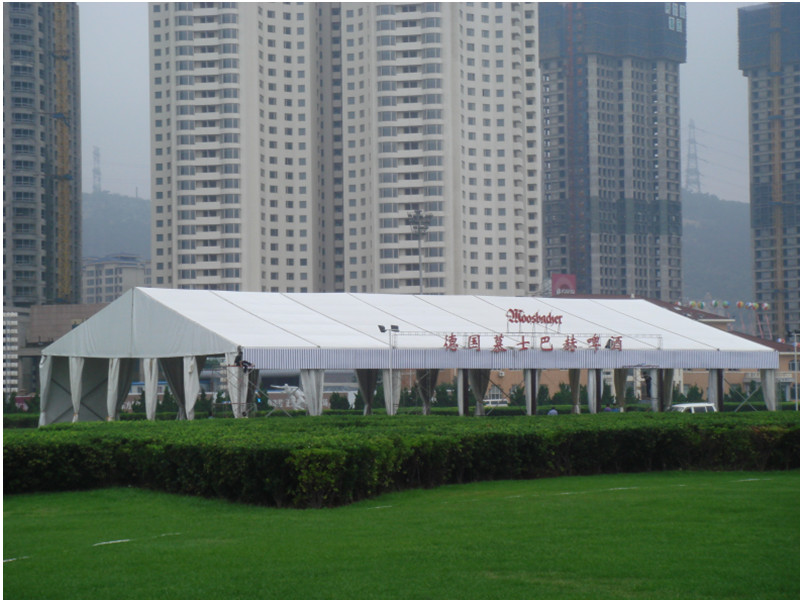 Commercial party outlet tents