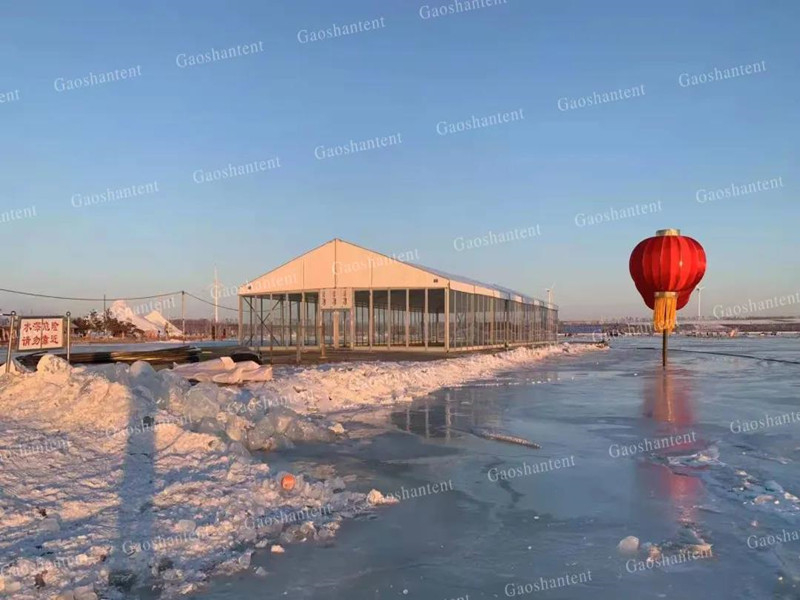 La tente Gaoshan surmonte les difficultés, brave en avant
