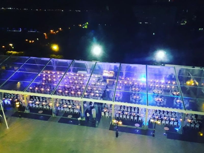 خيمة حزب النشاط شفافة