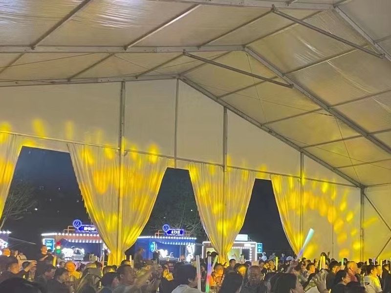 خيمة مهرجان أكتوبر