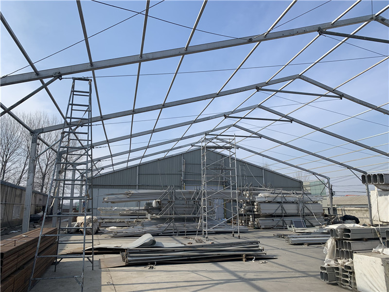 Tente préfabriquée d'envergure libre d'entrepôt de constructeurs