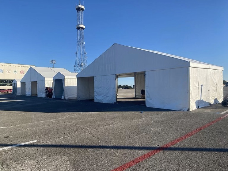 Petite tente d'entrepôt temporaire