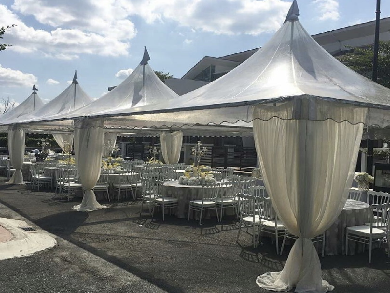 Tente pagode transparente en PVC dans les villes