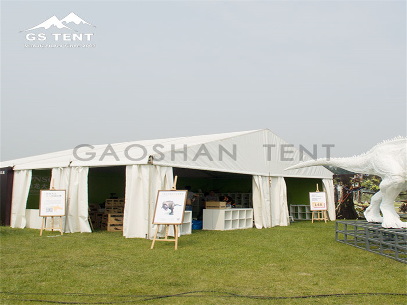 Многоместная большая палатка для мероприятий на открытом воздухе