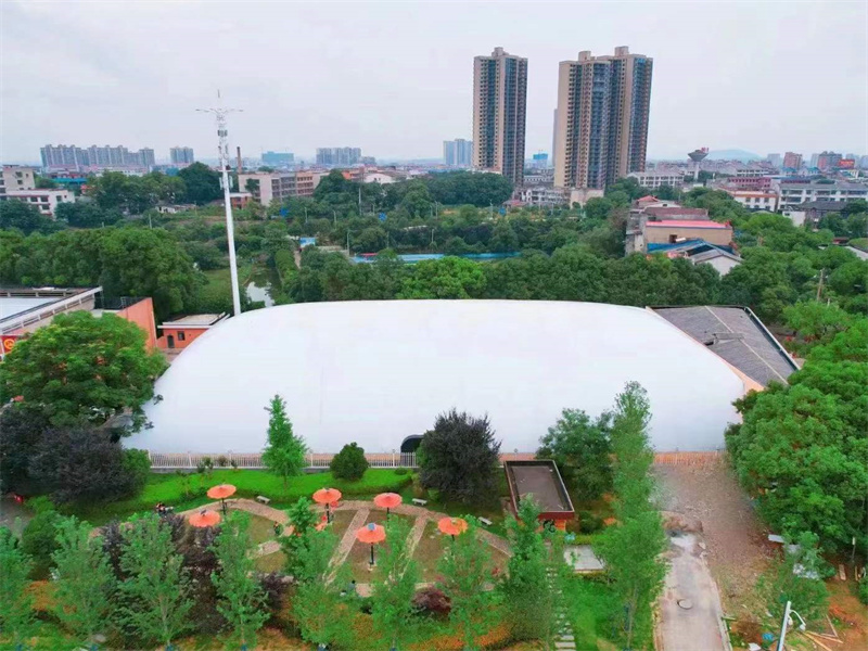 Спортивный надувной бассейн на воздушной подушке