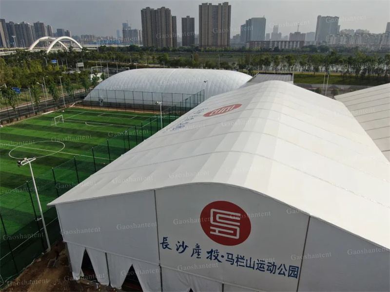 Спортивные палатки решают погодные условия