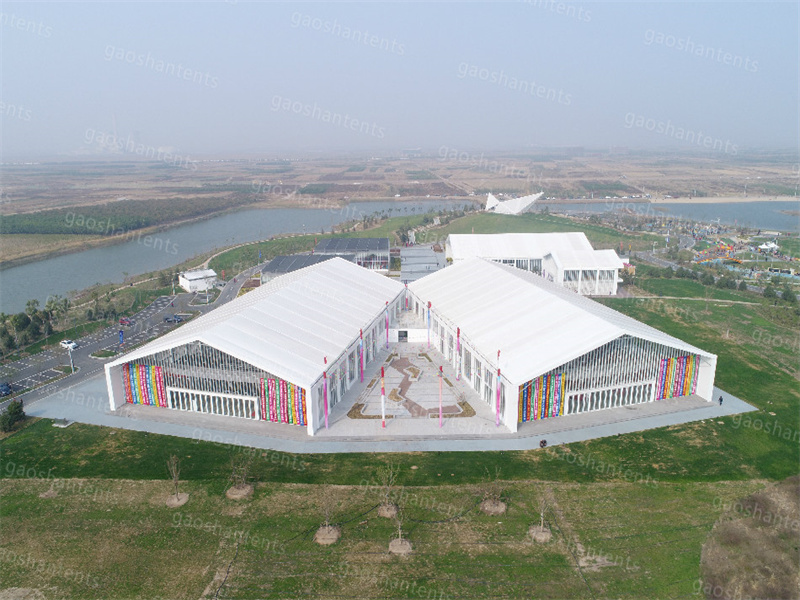 Salle d'exposition de vêtements