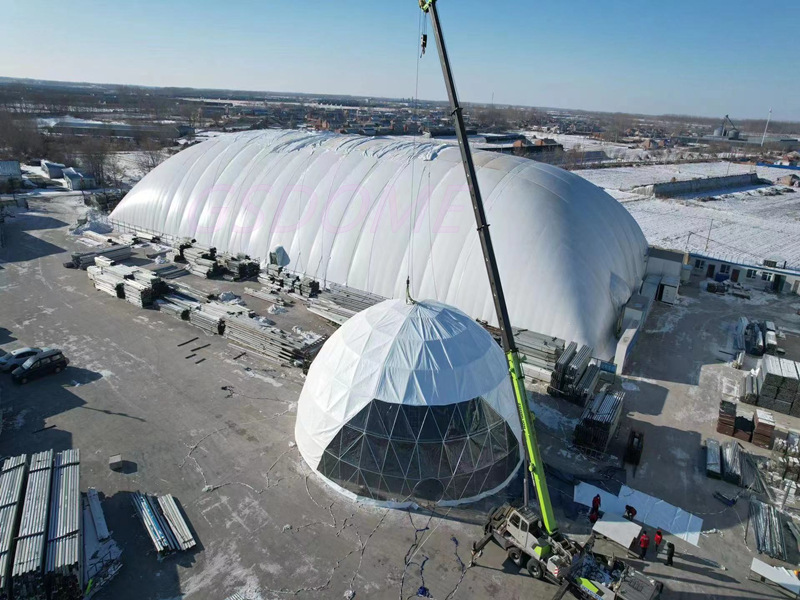 Comment fonctionne un stade à dôme aérien ?