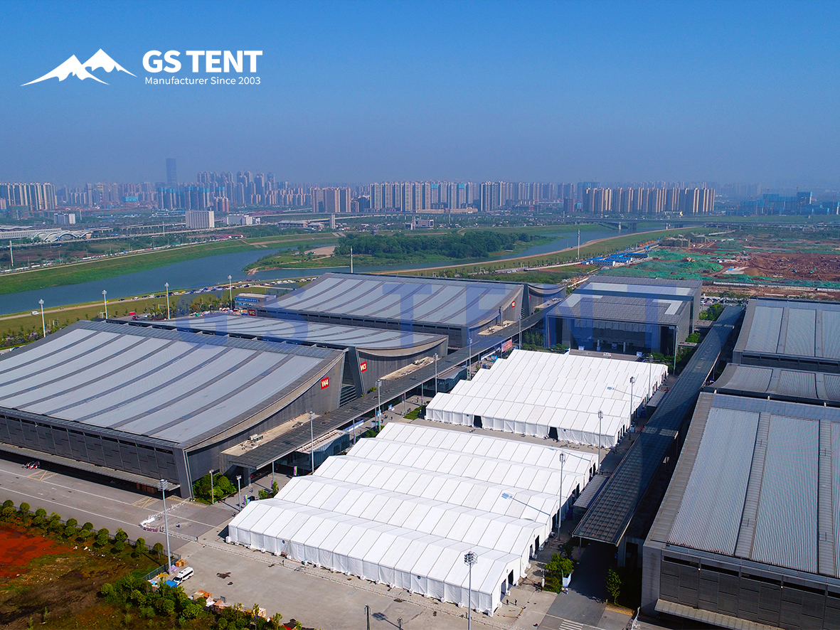 Les tentes d'exposition de Gaoshan Tent Manufacture occupent le devant de la scène au Salon de l'auto de Changsha