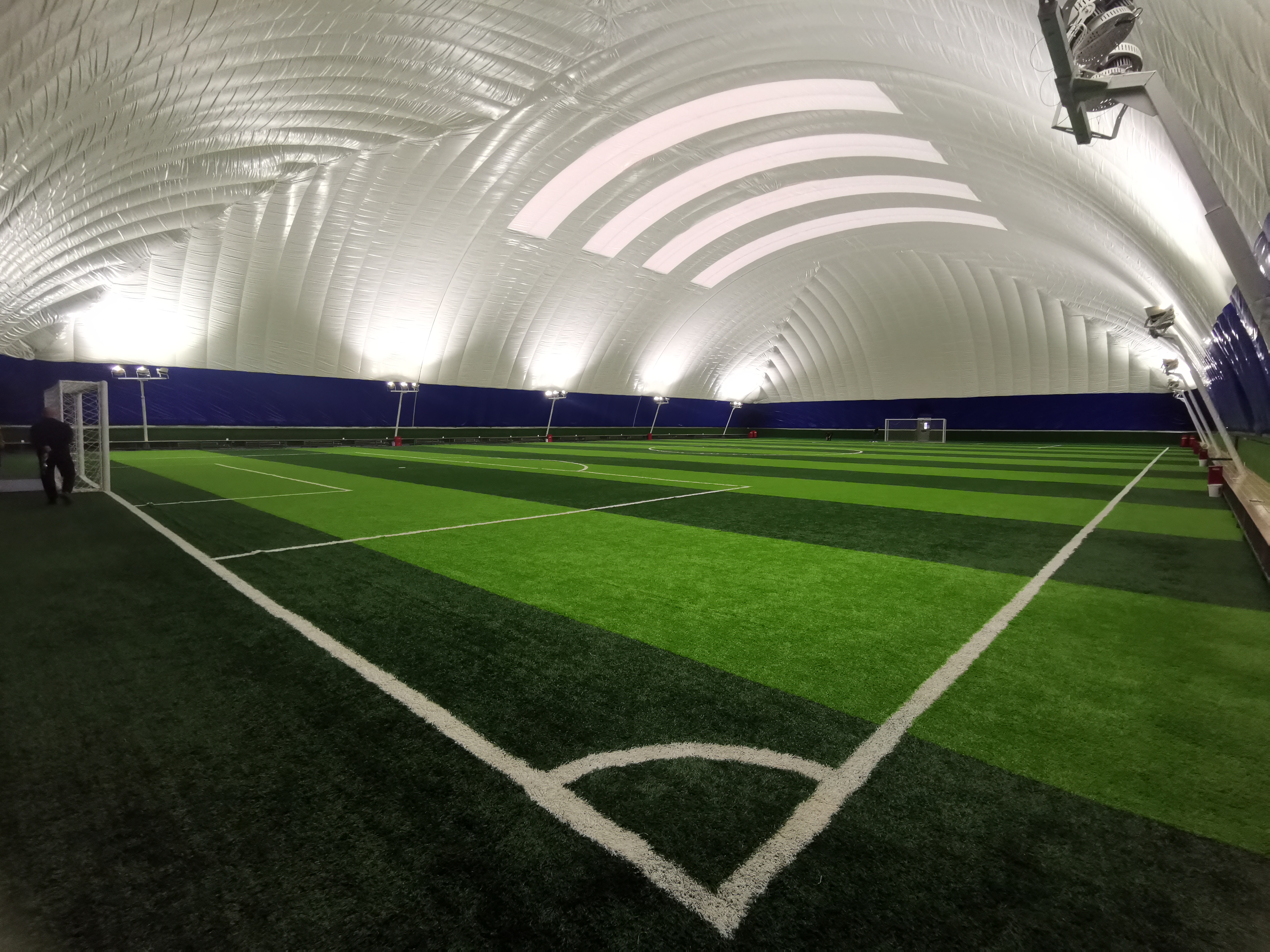 La TENTE GAOSHAN marque des points avec un nouveau dôme de football soutenu par l'air dans l'État de Yanbian !