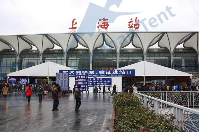 La tente Gaoshan élève la gare de Shanghai avec des installations de tentes haut de gamme pour une sécurité rationalisée