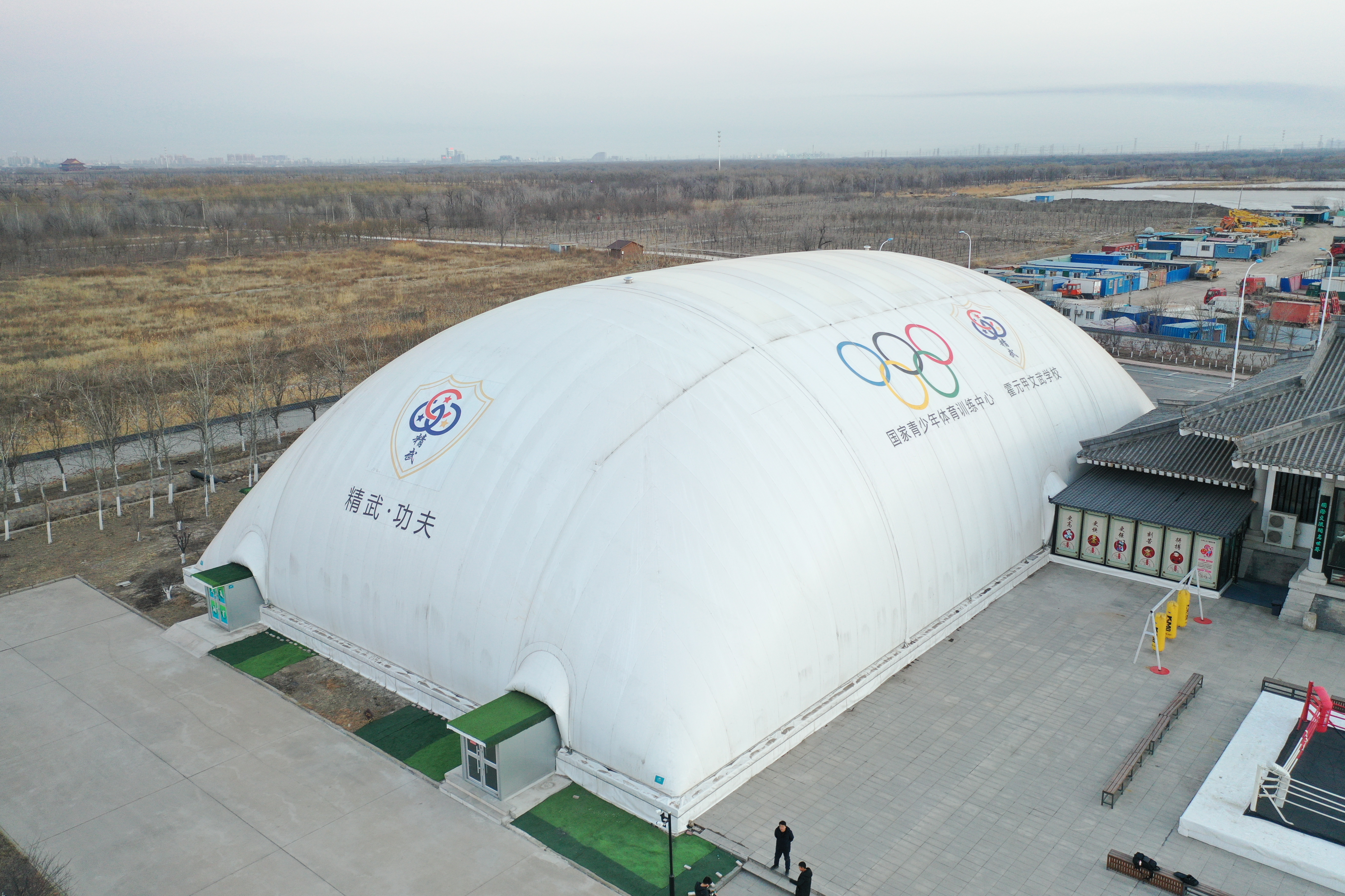 Спортивное сооружение школы боевых искусств Тяньцзиня Цзинву модернизировано с использованием технологии ГАОШАНЬ АЭРОДОМ