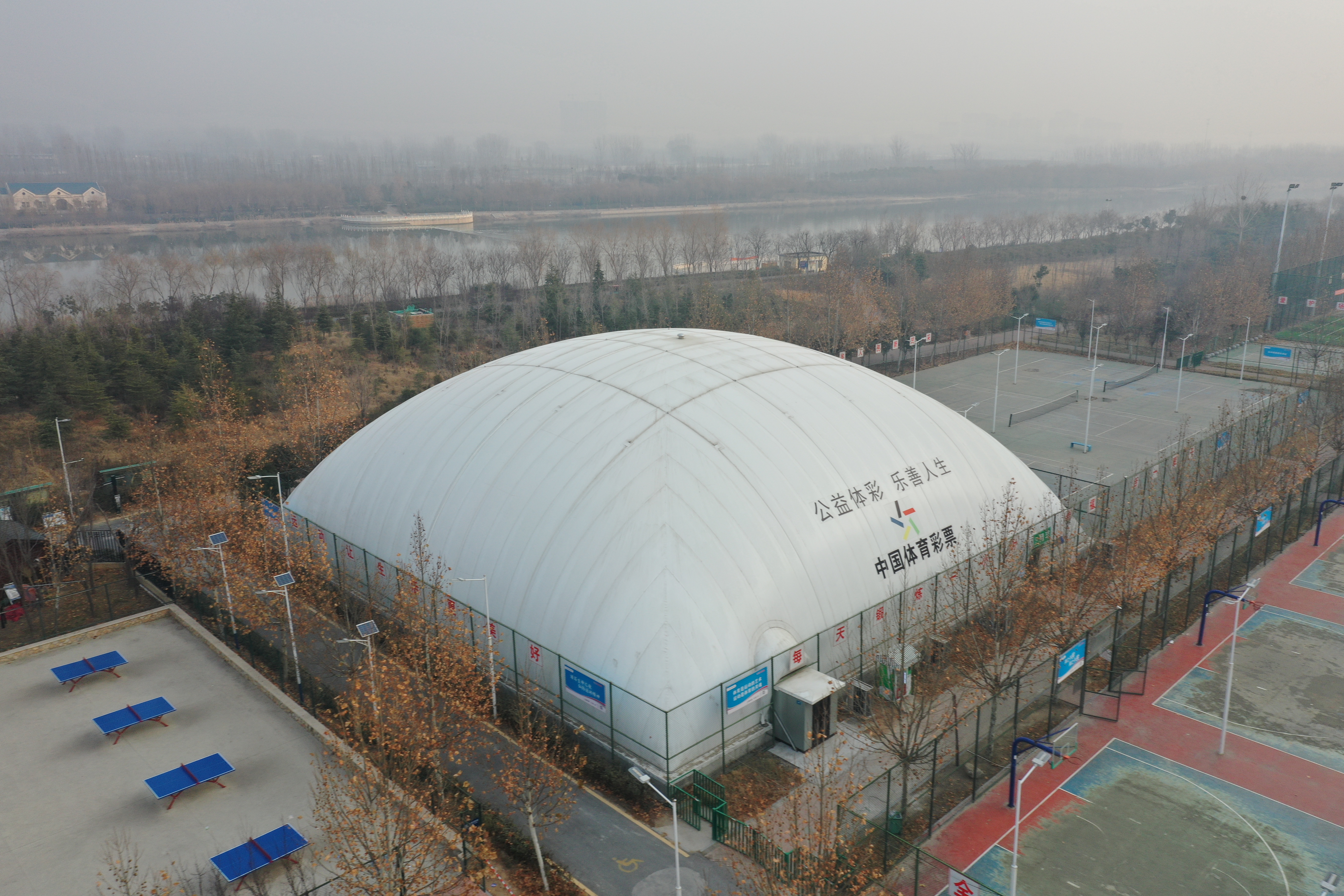 ГАОШАНЬ АЭРОДОМ повышает качество зимних видов спорта в Чжэнчжоу благодаря современной конструкции на воздушной опоре