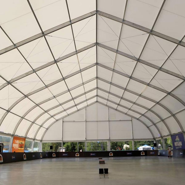 Utiliser des espaces urbains fragmentés : tentes de sport du fabricant de tentes GS