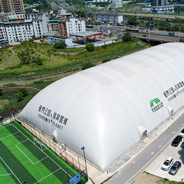 Pourquoi de plus en plus d'arènes sportives choisissent des structures gonflables
