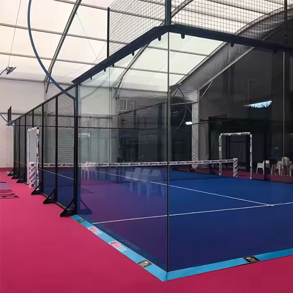Pourquoi de plus en plus de terrains de padel choisissent des tentes ?