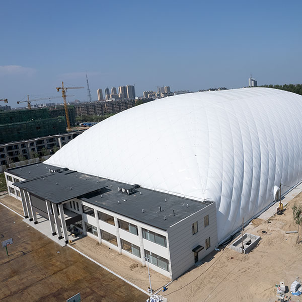 Воздушный купол или традиционное здание: что лучше для спортивных центров?