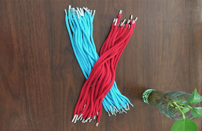 Knitted paper cord with iron barbs
