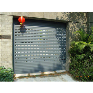 Puerta de garaje con persiana enrollable de aluminio
