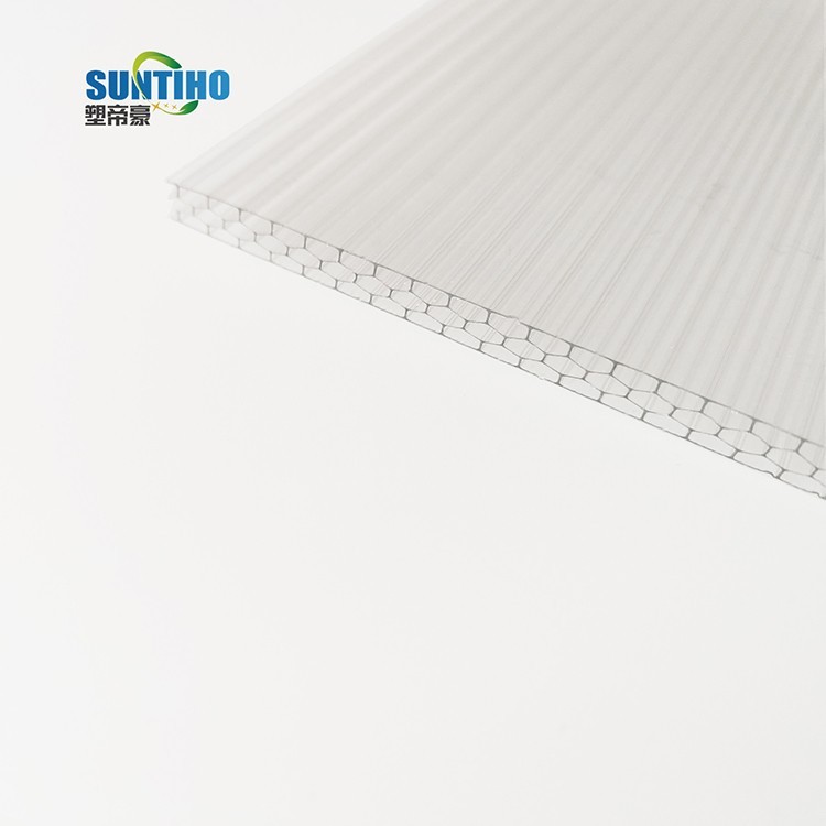 Prozorna polikarbonatna votla plošča za strešne kritine