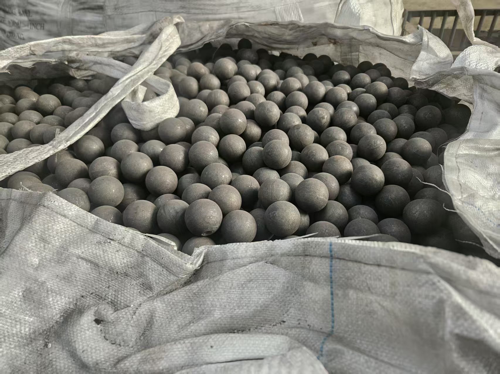 Jinan Haoyang Casting and Forging has received a large-scale order for forging steel balls from an overseas mining giant.