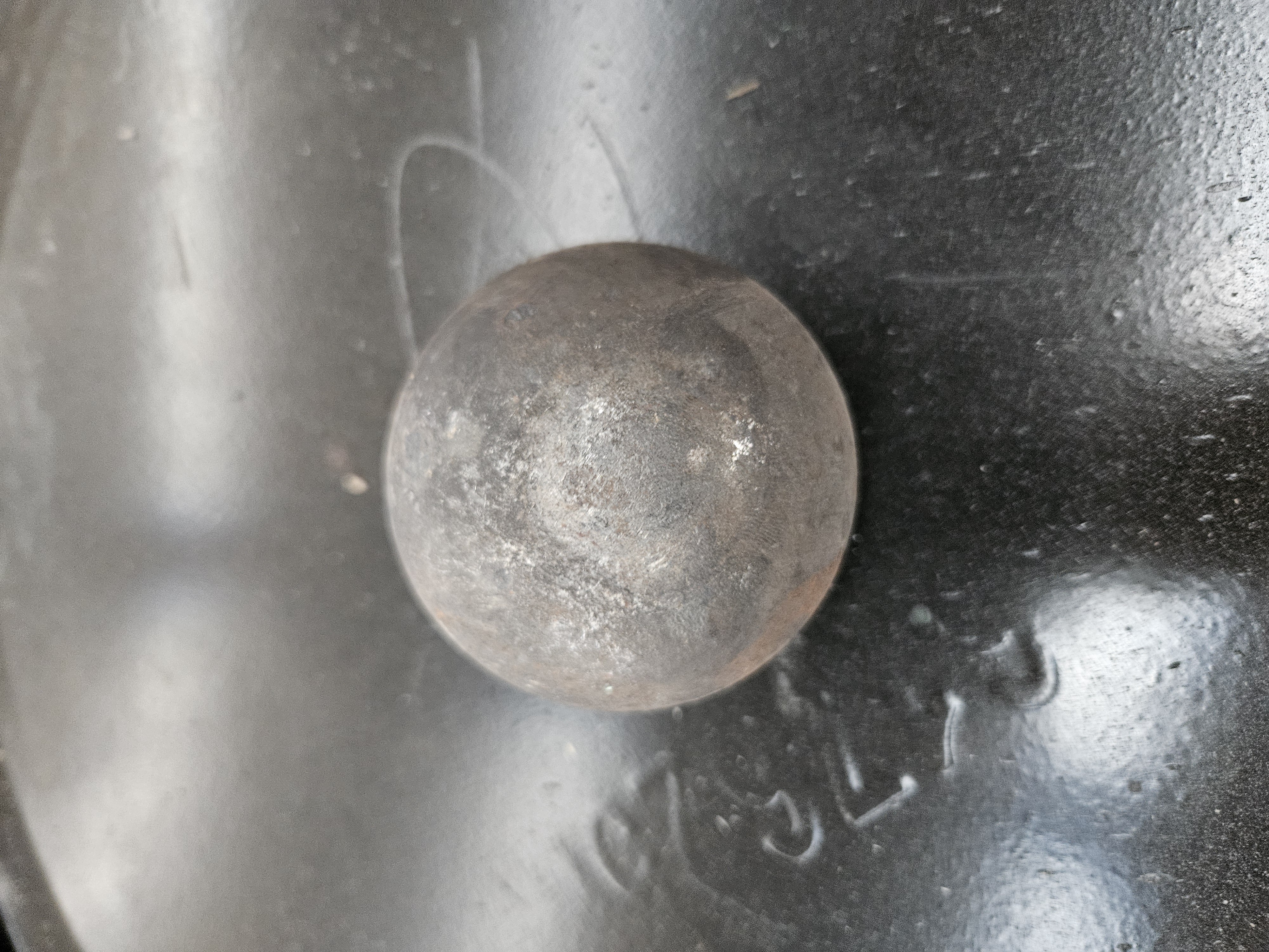 Green forged steel balls, with a 100% recycling rate of scrap steel.
