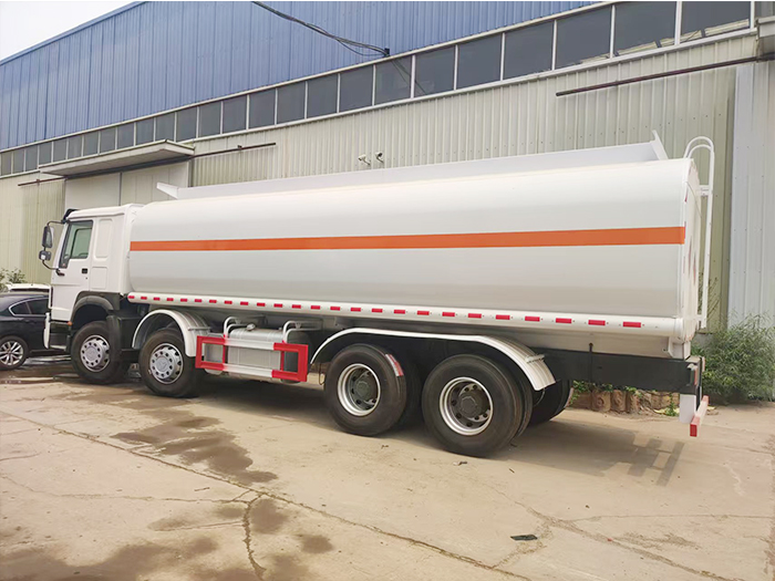 Howo Fuel Tanker Truck 8x4