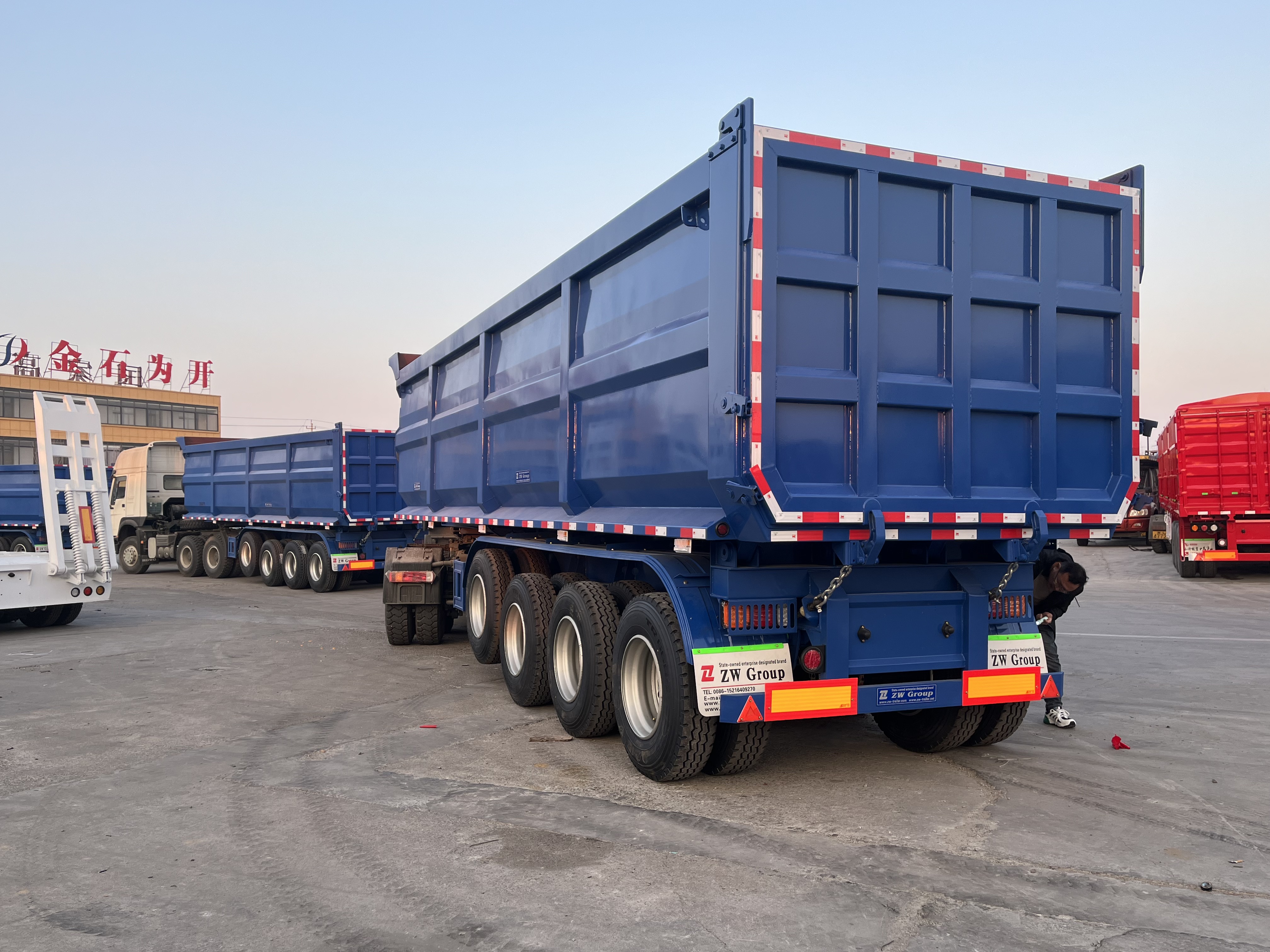 Dump semi trailer
