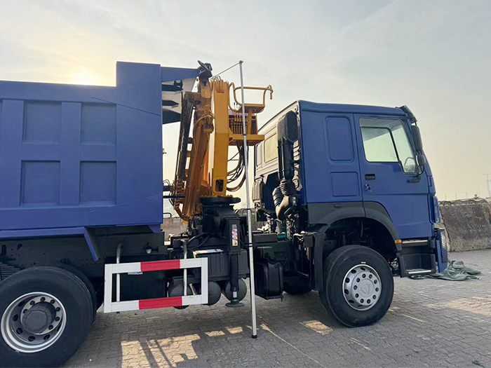 HOWO Dump Truck with Folding Boom Crane