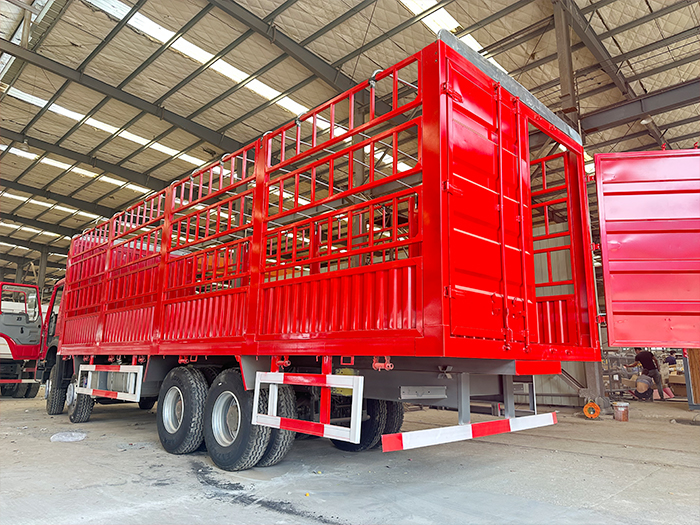 Howo 380hp 8×4 cargo truck