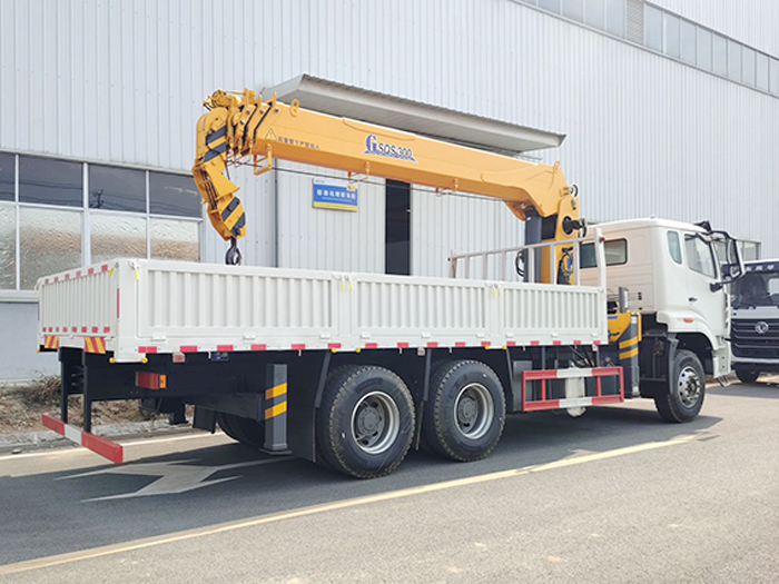 HOWO truck mounted crane
