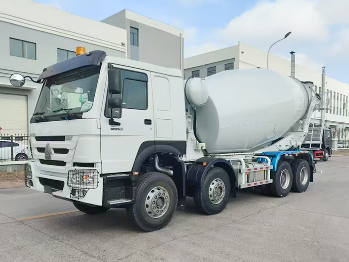 Sinotruk Howo cement mixer truck