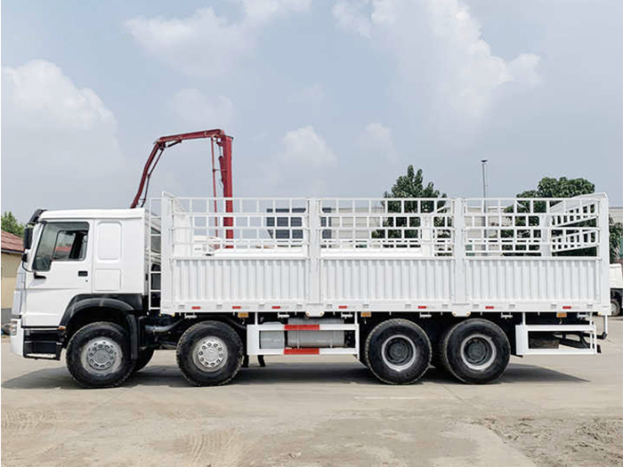 HOWO 375hp 8x4 Cargo Truck