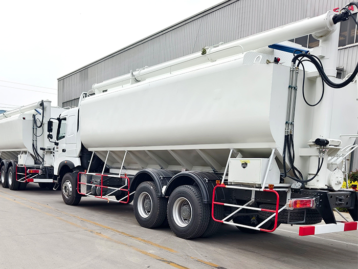 Howo Bulk Feed Cargo Truck