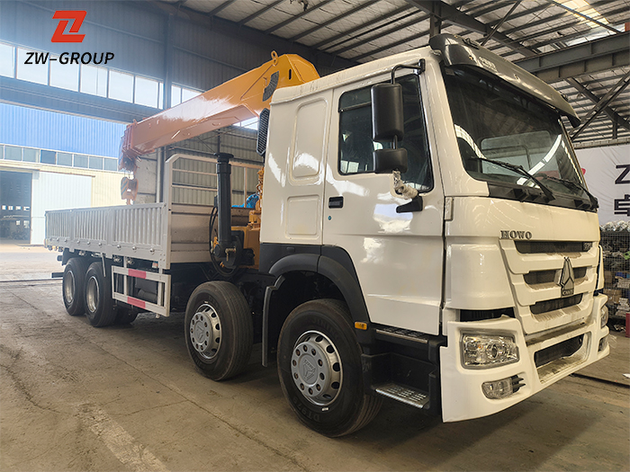 HOWO 375 Truck XCMG Straight Boom Crane