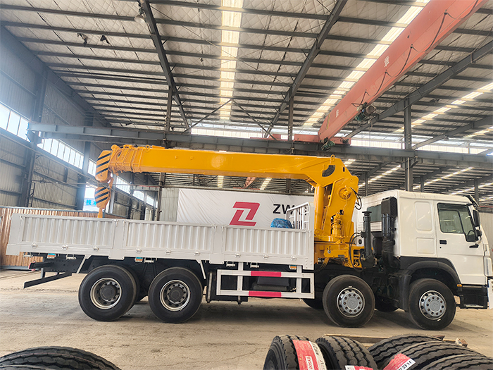 HOWO 375 Truck XCMG Straight Boom Crane