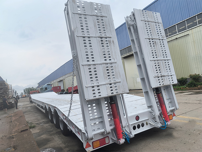 3 Axle 60Ton Lowbed Truck Trailer