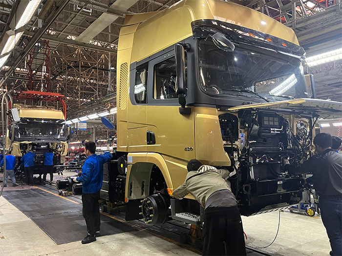 Shacman F3000 Tractor truck
