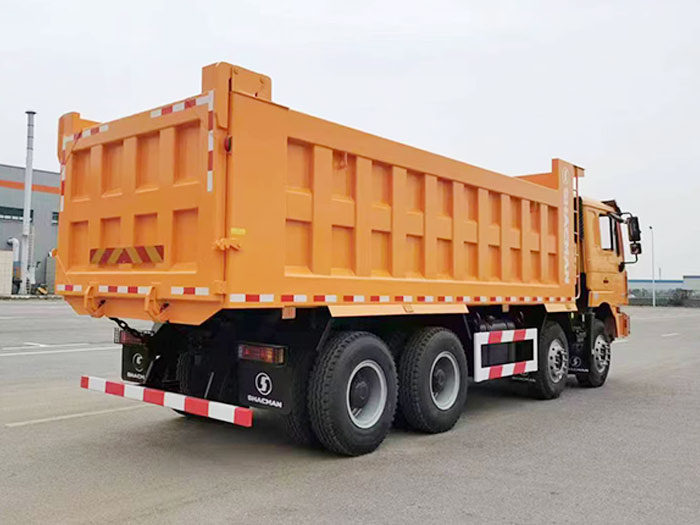 heavy-duty tipper truck for mining operations