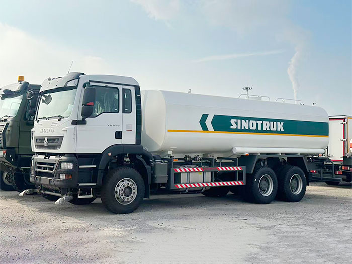 HOWO TX water sprinkler truck